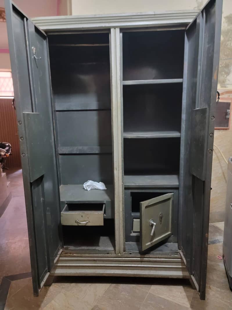 iron wardrobe 1