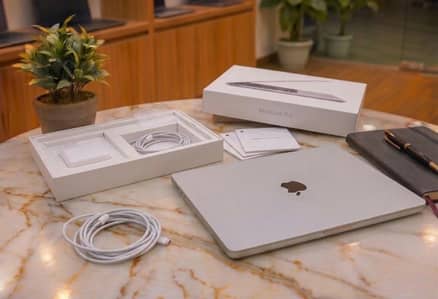 MacBook Air 13-inch M5 16GB RAM 512GB SSD Apple Warranty