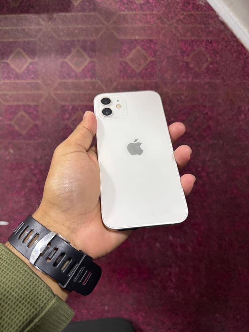 Apple iPhone 12 3