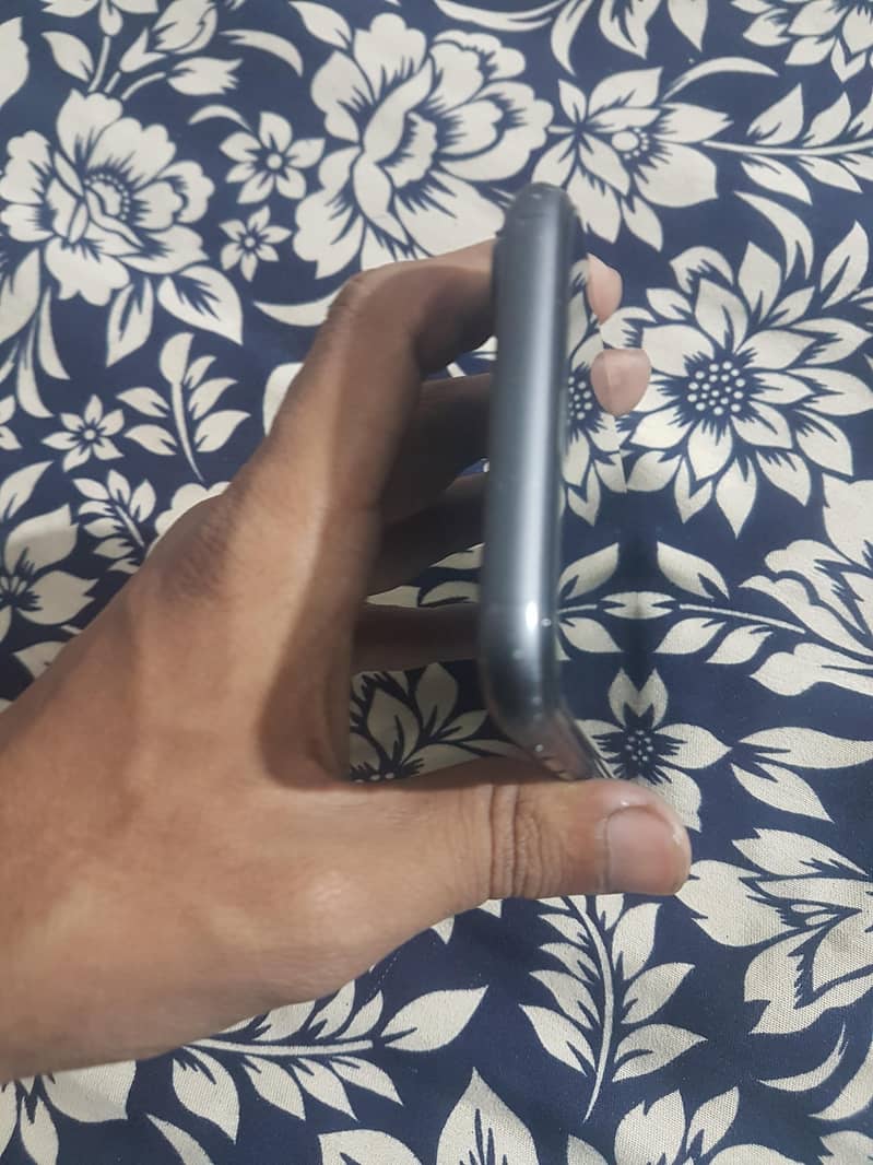 Apple iPhone 11 3
