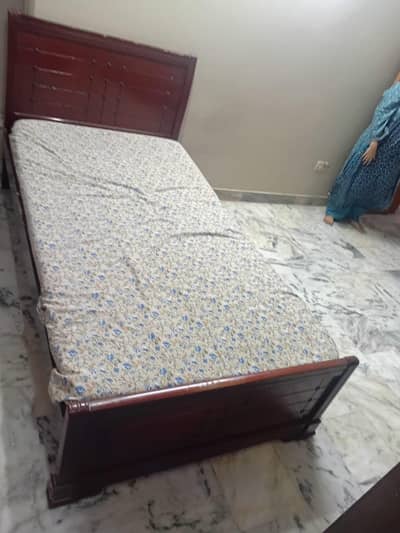 selling single bed