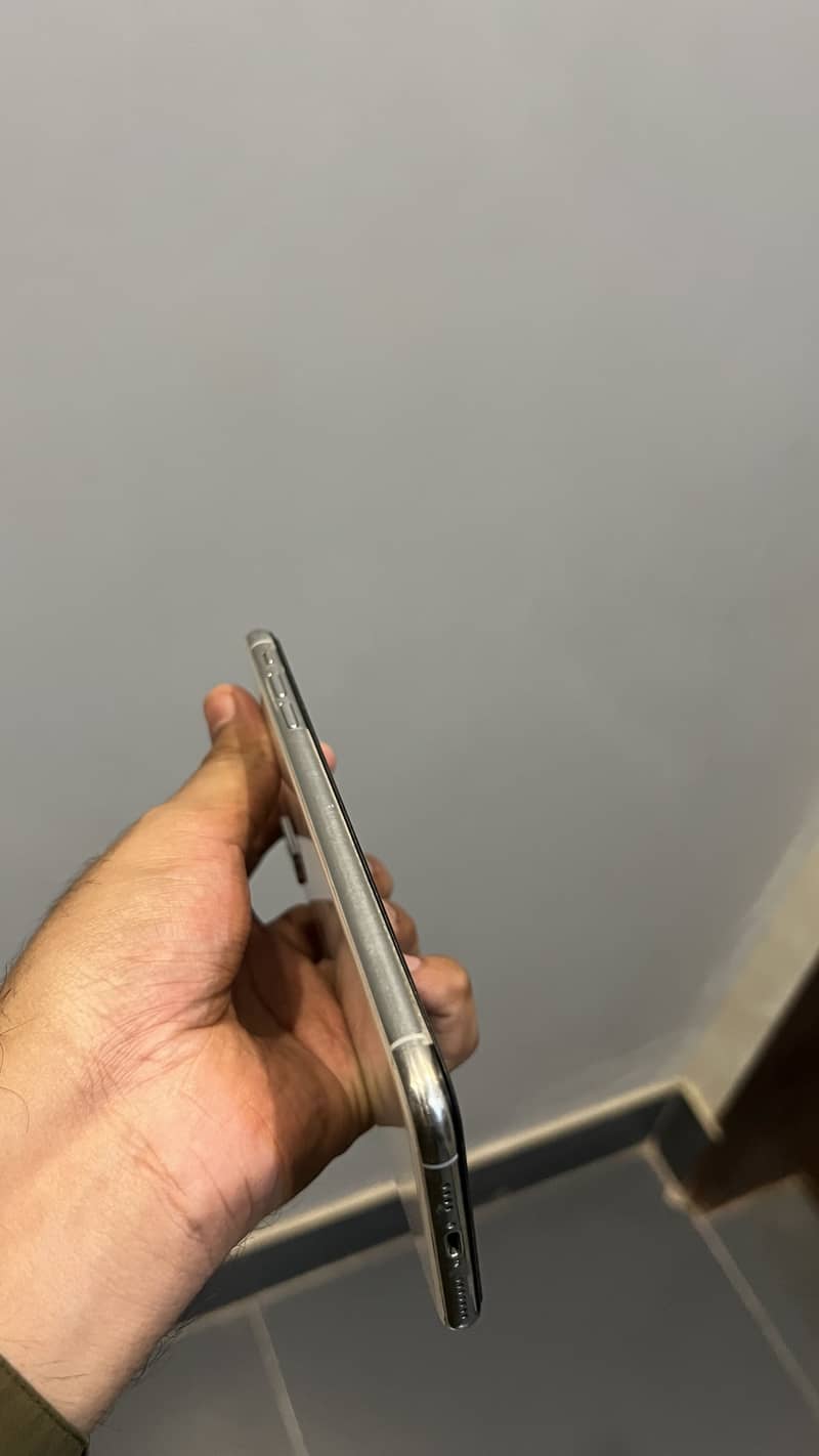 Apple iPhone XS Max 1