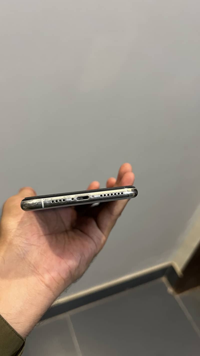 Apple iPhone XS Max 2