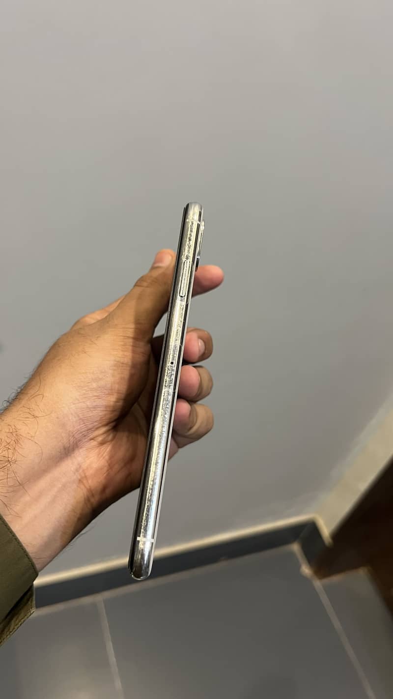Apple iPhone XS Max 5