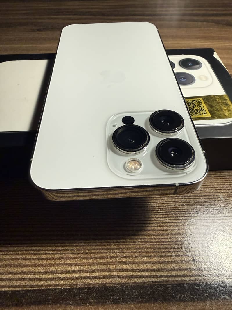 Apple iPhone 13 Pro 2