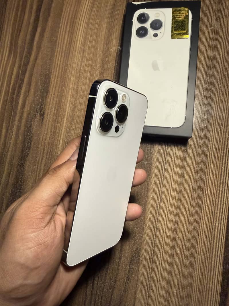 Apple iPhone 13 Pro 3