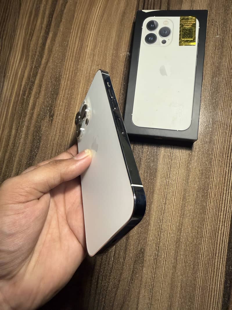 Apple iPhone 13 Pro 4
