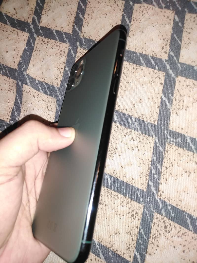 Apple iPhone 11 Pro Max 2