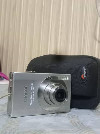 Canon PowerShot SD790 IS Digital ELPH- Camera+charger+carrying bag
