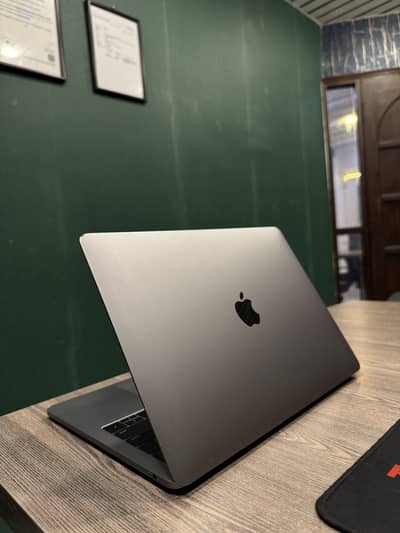 Macbook Pro 2017 13.3 inch 8/128