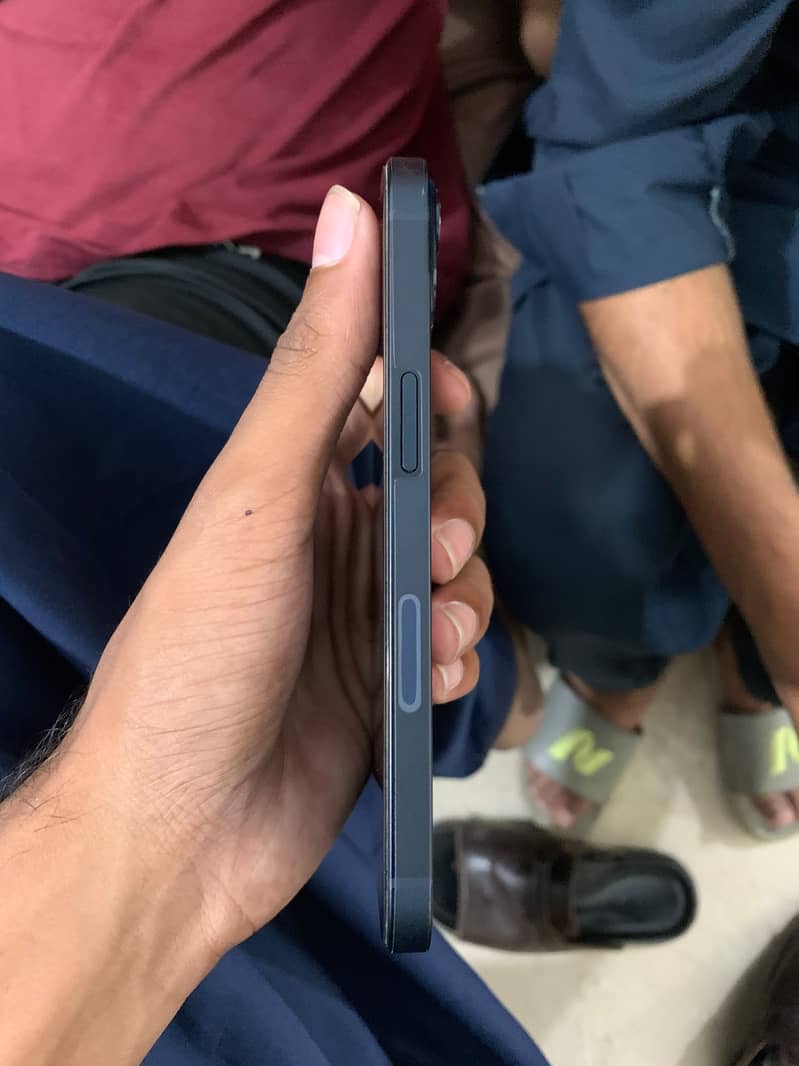 Apple iPhone 13 jv 1