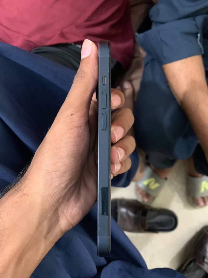 Apple iPhone 13 jv 3
