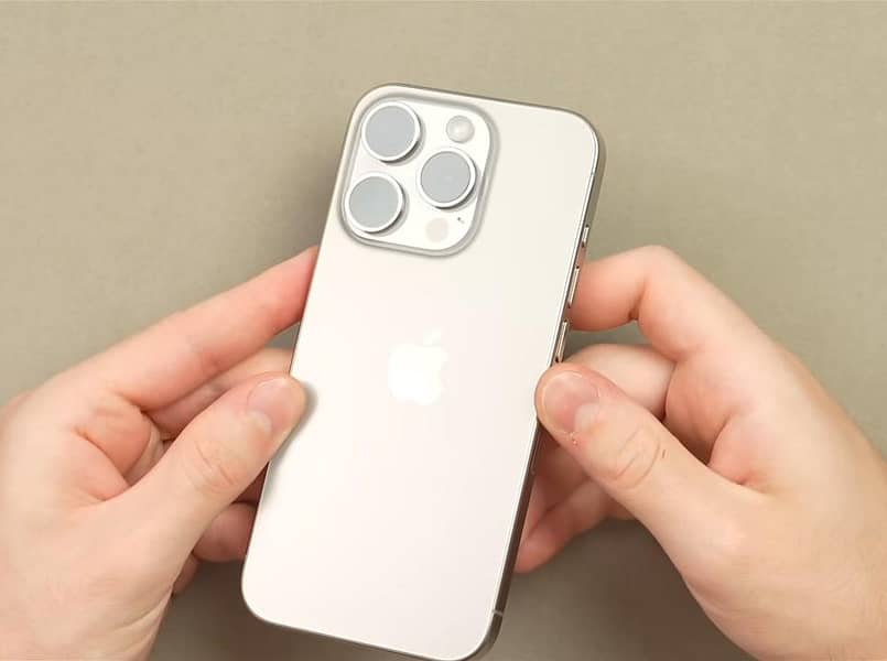 Apple iPhone 15 Pro 4