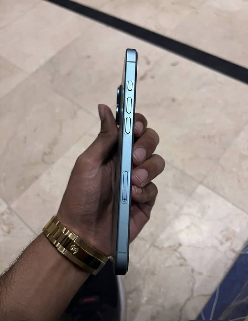 Apple iPhone 16 Plus 0