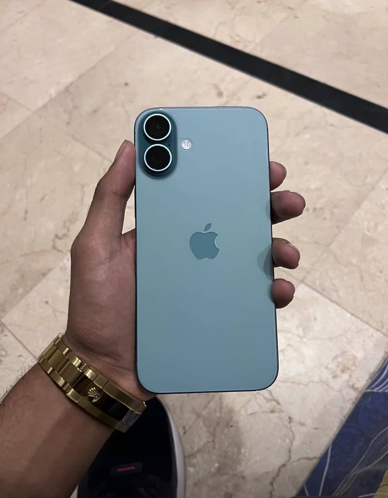 Apple iPhone 16 Plus 3
