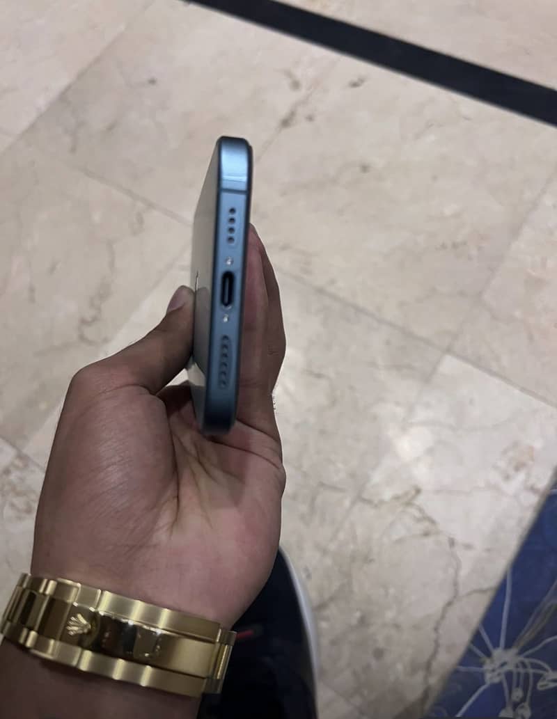Apple iPhone 16 Plus 7