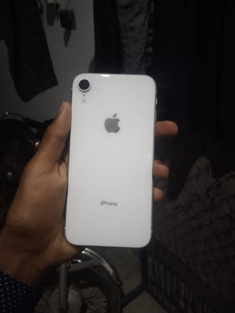 Apple iPhone XR 1