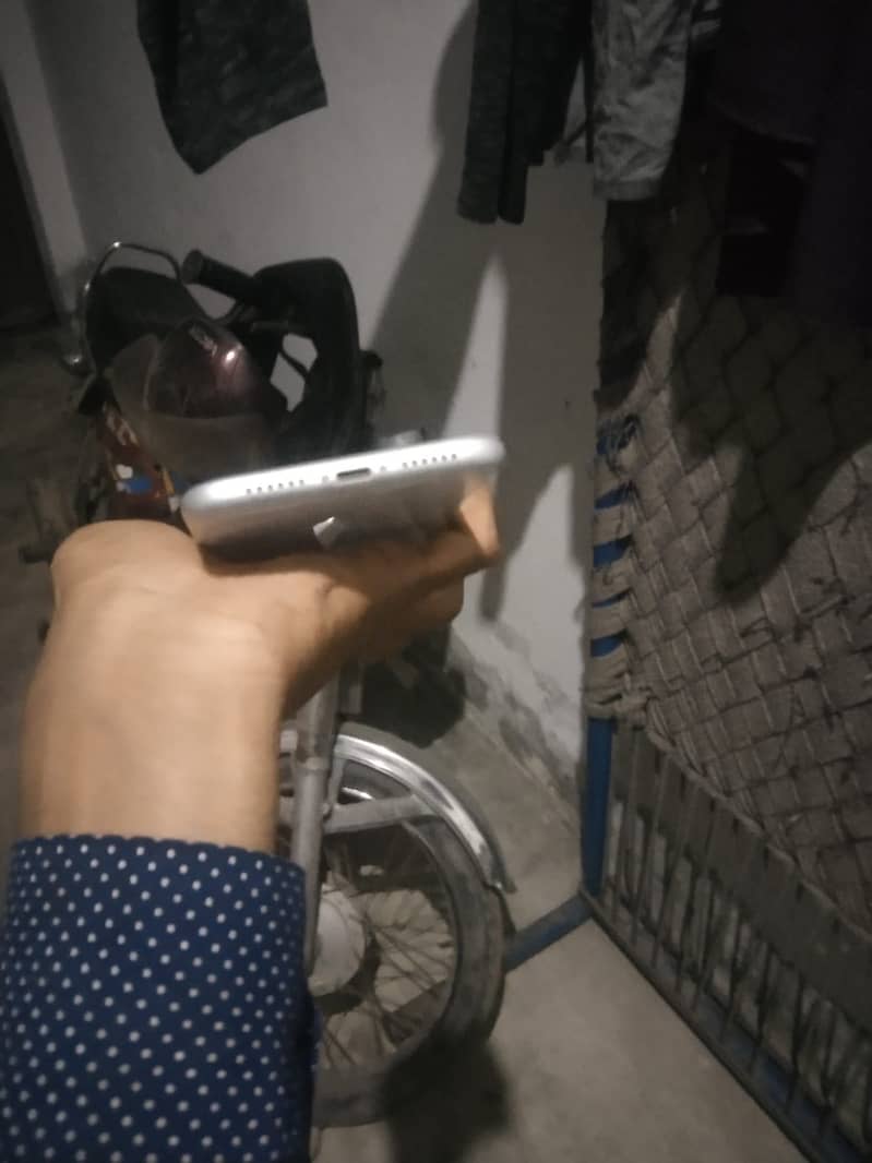 Apple iPhone XR 4