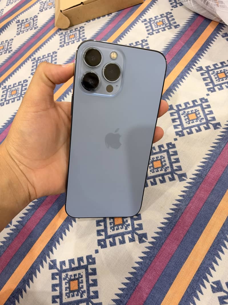 Apple iPhone 13 Pro Max 1