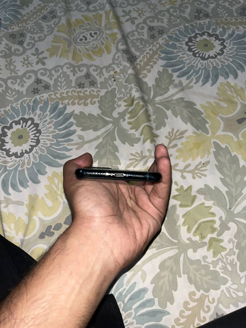 Apple iPhone 11 Pro Max 7