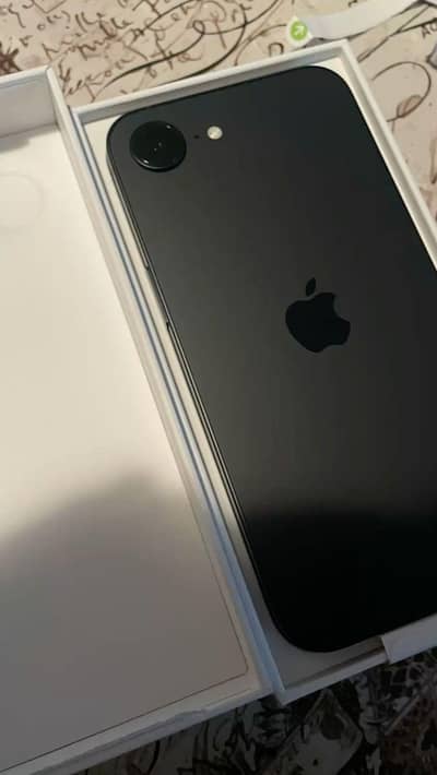 Apple iPhone 17e 256GB Box Open 100% Battery Only 5 Cycles