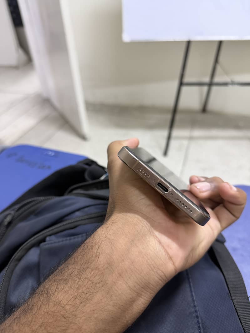 iPhone 16 pro max JV 6