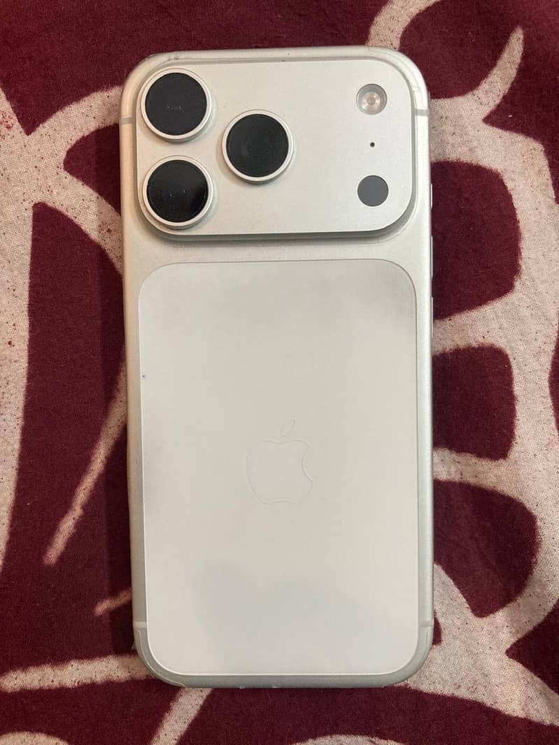 Apple iPhone 17 Pro 3