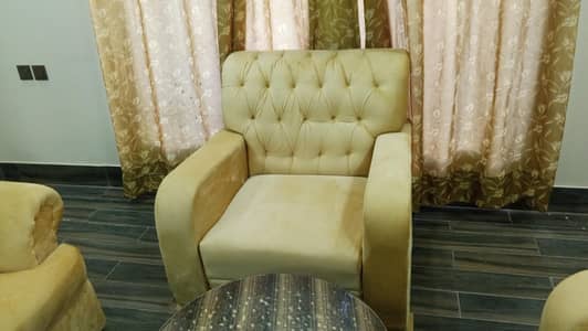 Title: Beautiful sofa set for Sale – Good Condition