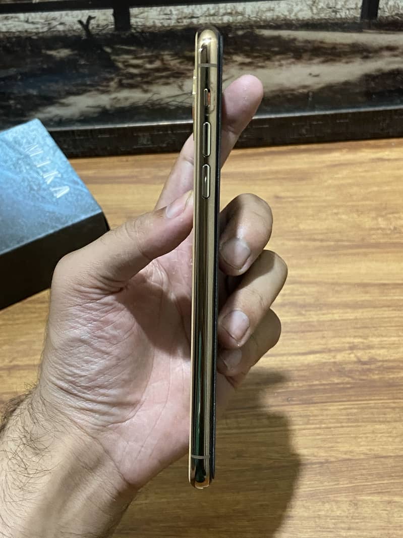 Apple iPhone 11 Pro Max 2
