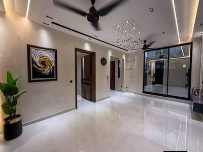 1 kanal ideal house for rent