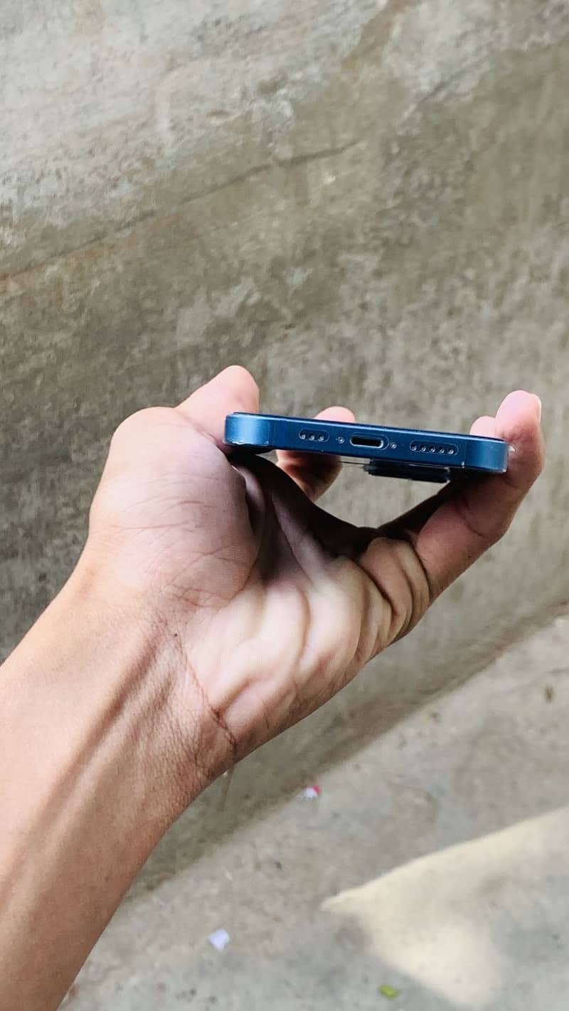 Apple iPhone 13 2