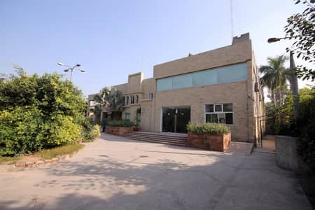4 kanal ideal property for schools and offices