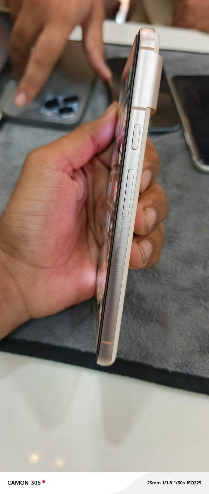 Google Pixel 8 4