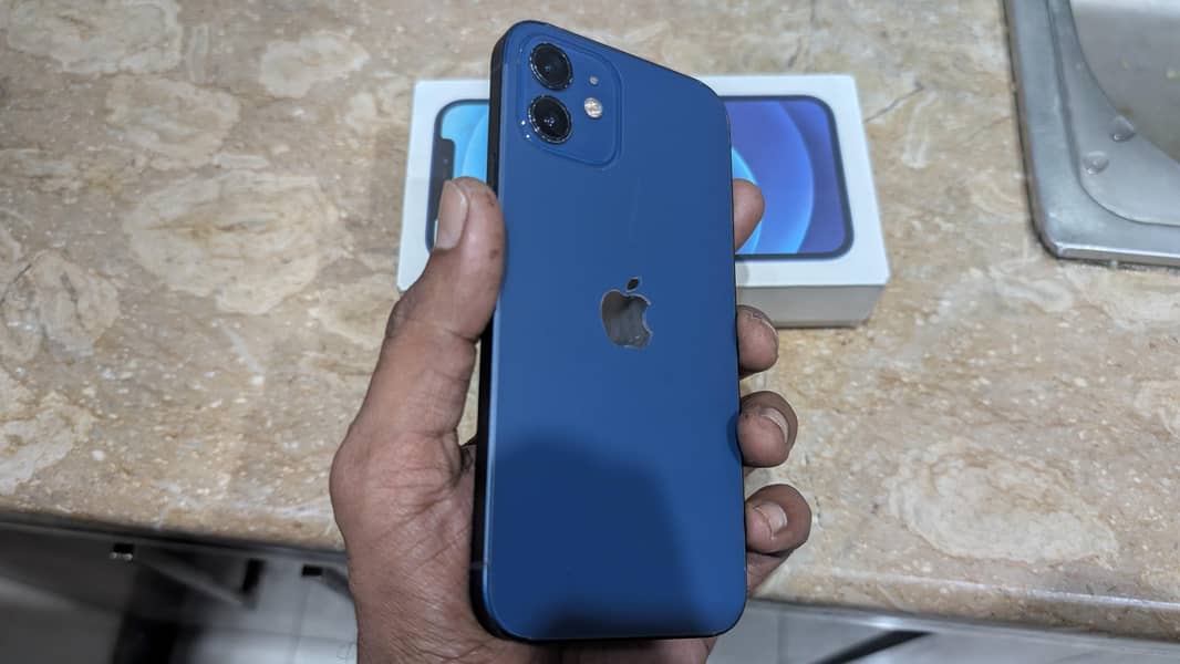 Apple iPhone 12 4