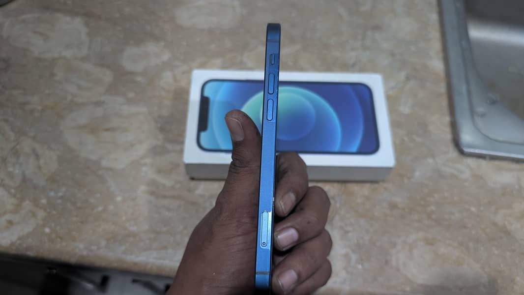 Apple iPhone 12 6