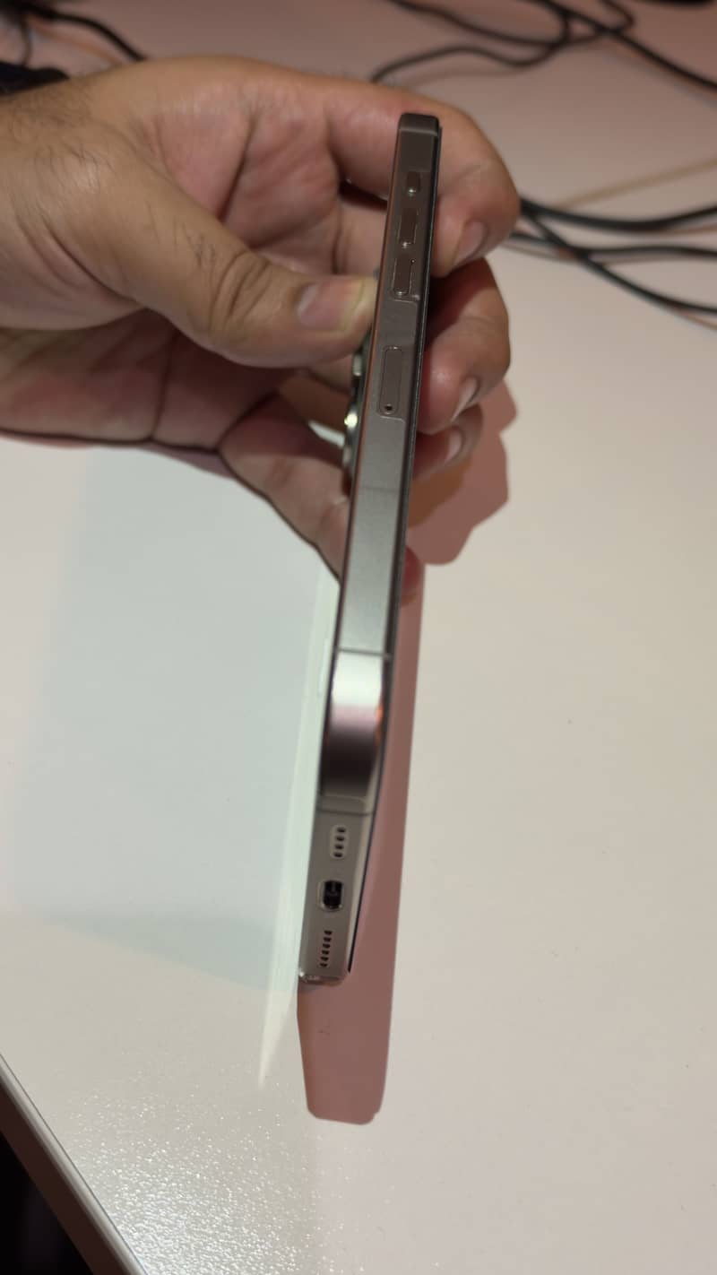 Apple iPhone 16 Pro Max 3