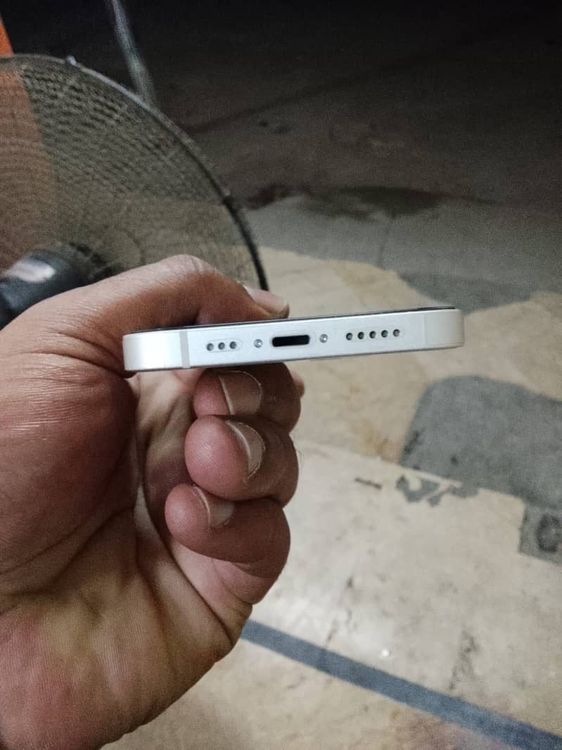 Apple iPhone 13 1