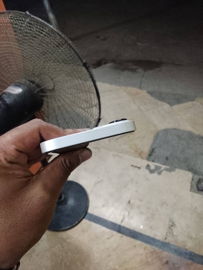 Apple iPhone 13 3