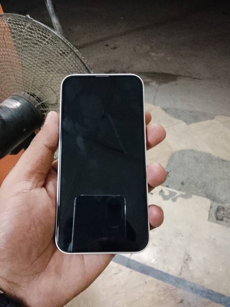 Apple iPhone 13 5