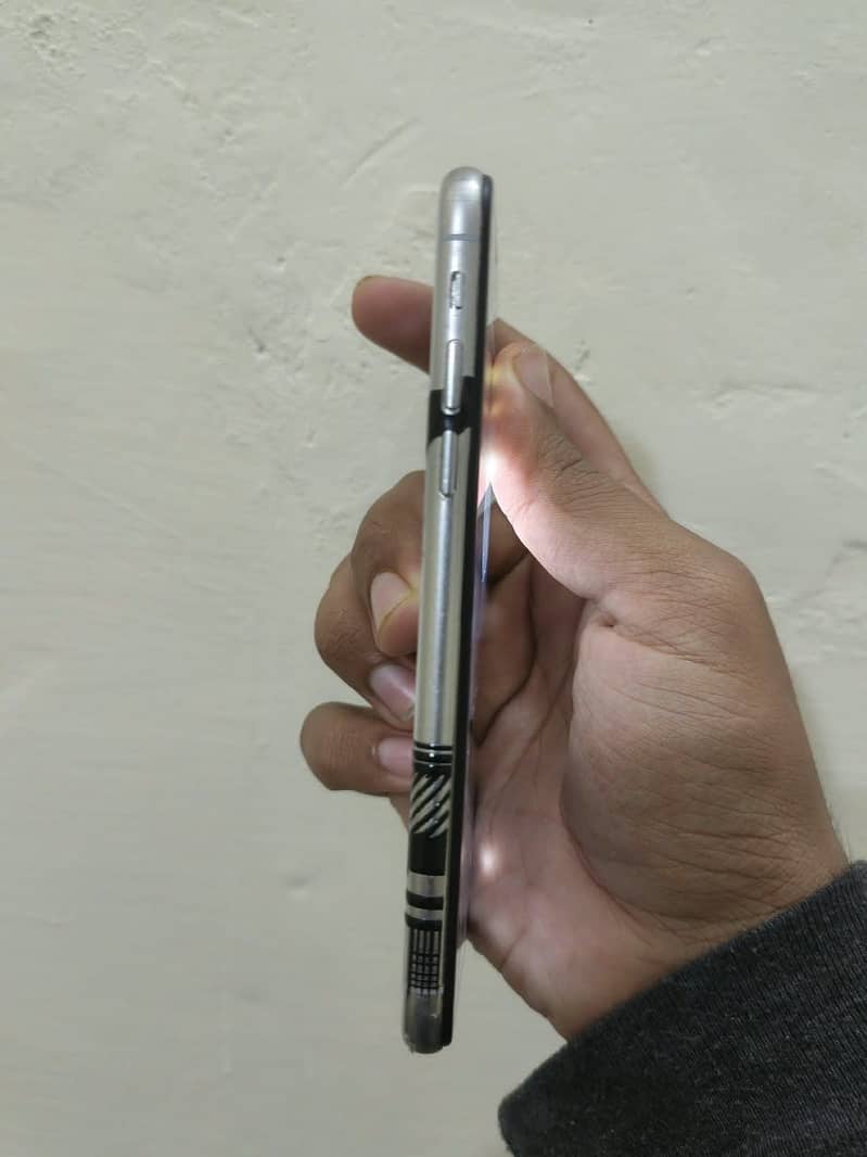 Apple iPhone X 3