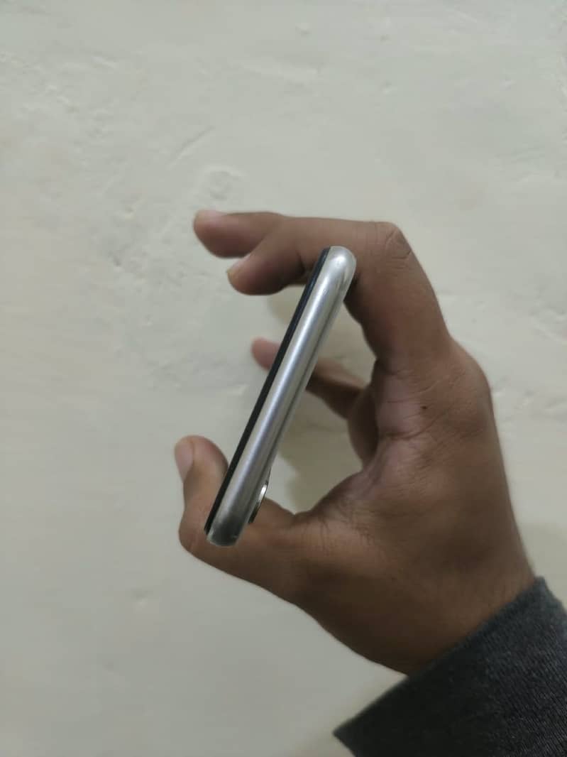 Apple iPhone X 4