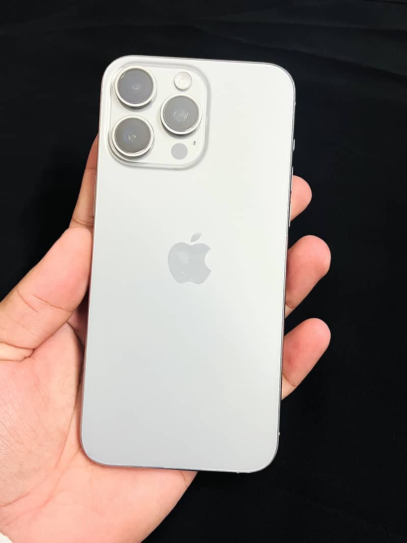 Apple iPhone 15 Pro Max 1