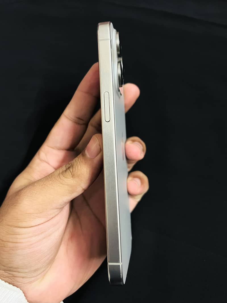 Apple iPhone 15 Pro Max 2