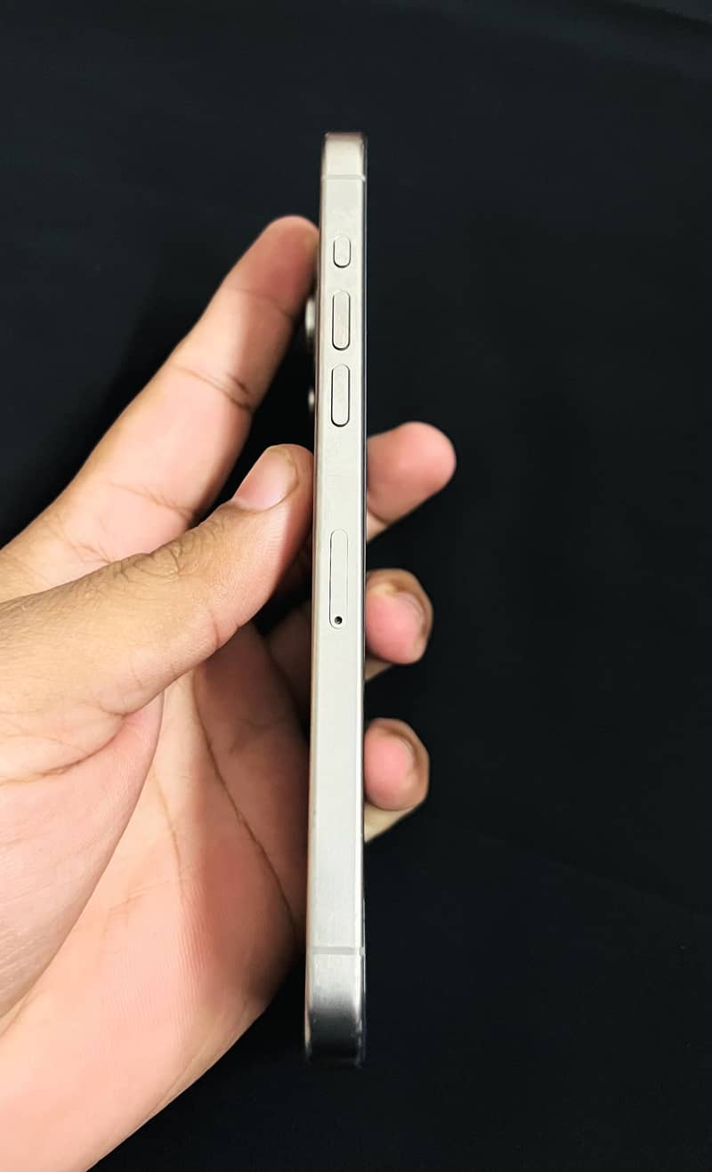 Apple iPhone 15 Pro Max 6