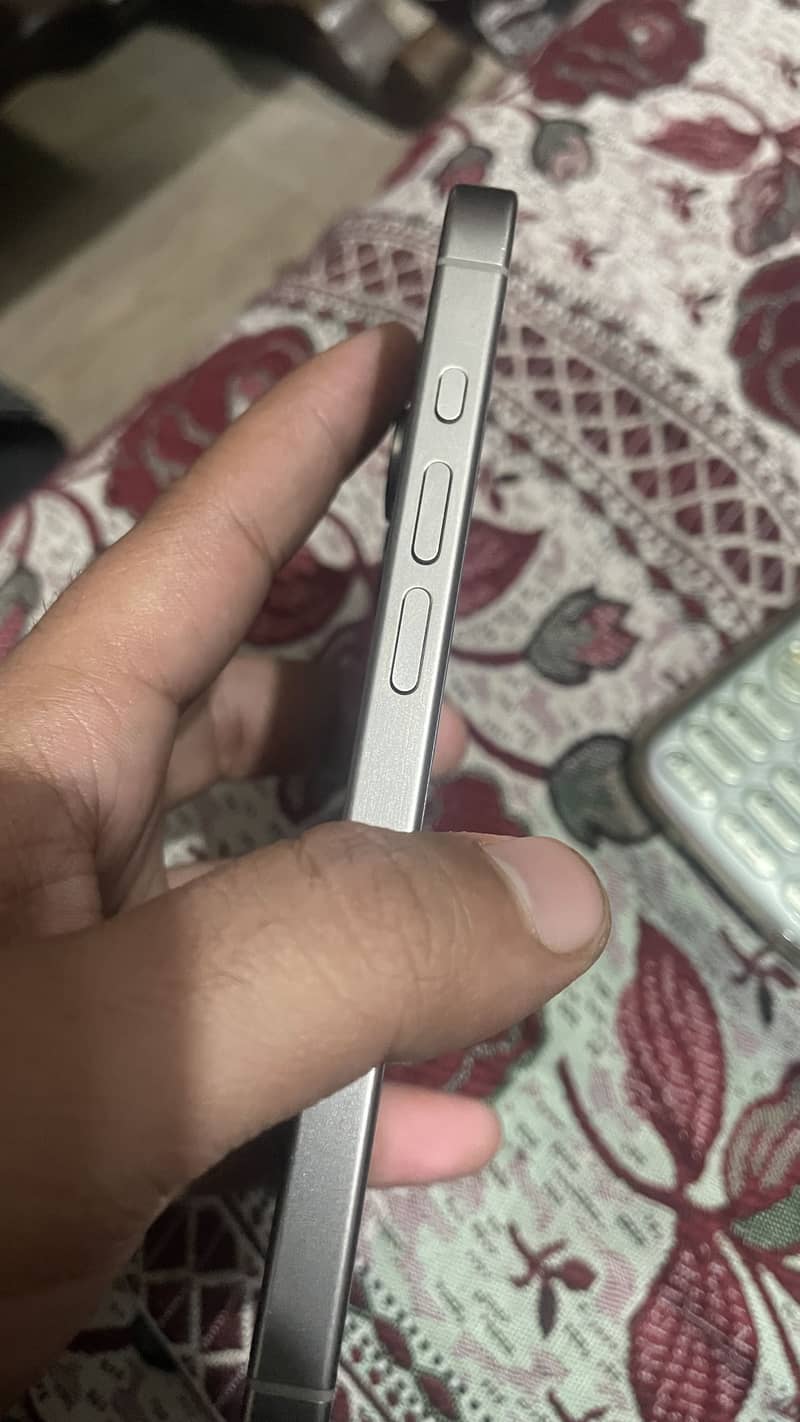 Apple iPhone 15 Pro 1