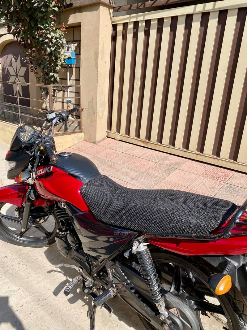 Suzuki GR 150 1