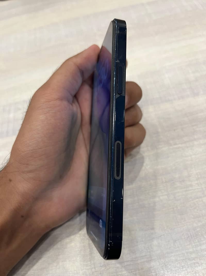 Apple iPhone 12 3