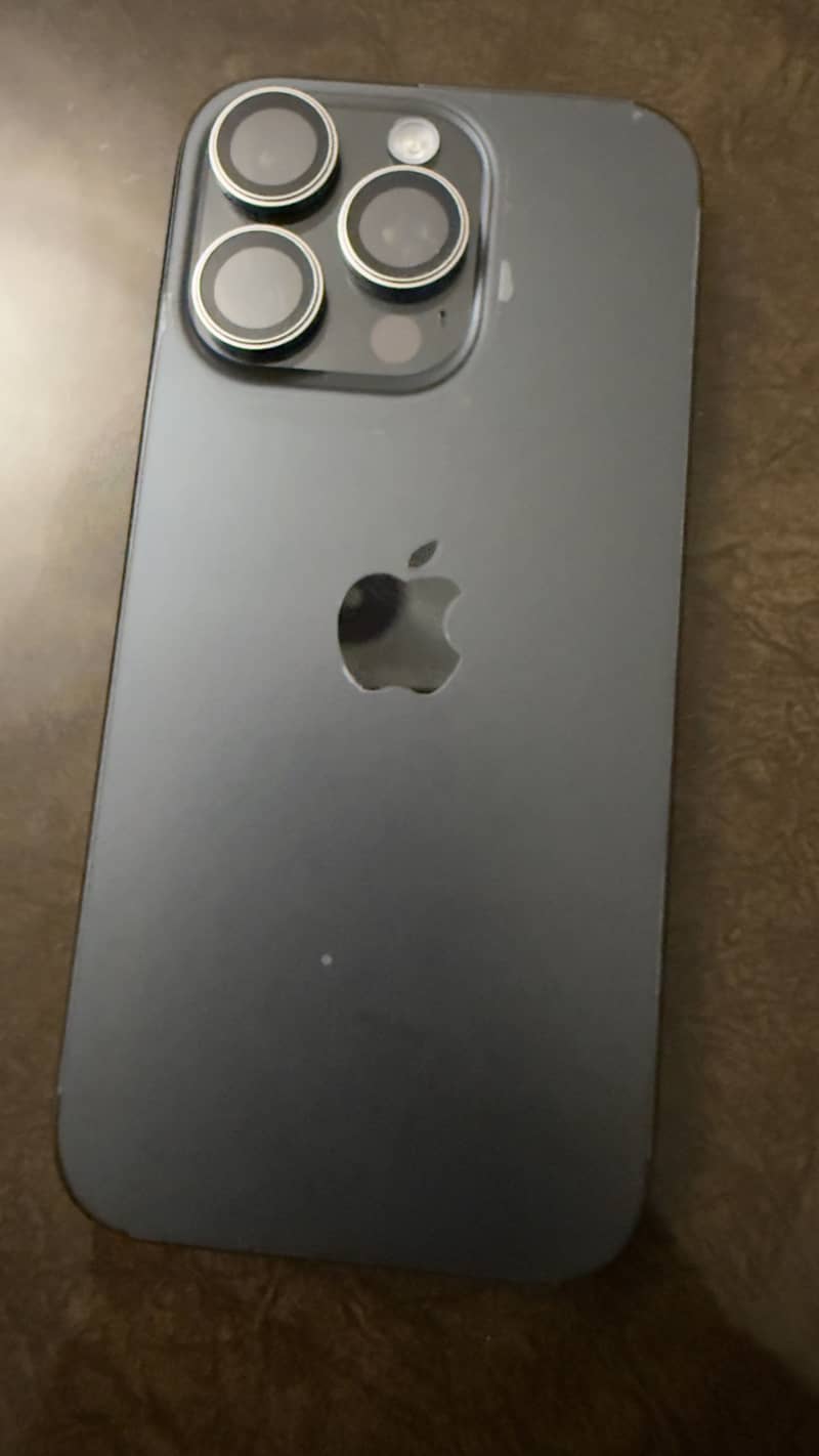 Apple iPhone 16 Pro 1