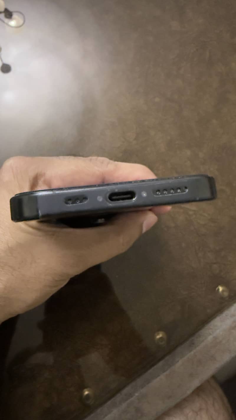 Apple iPhone 16 Pro 2