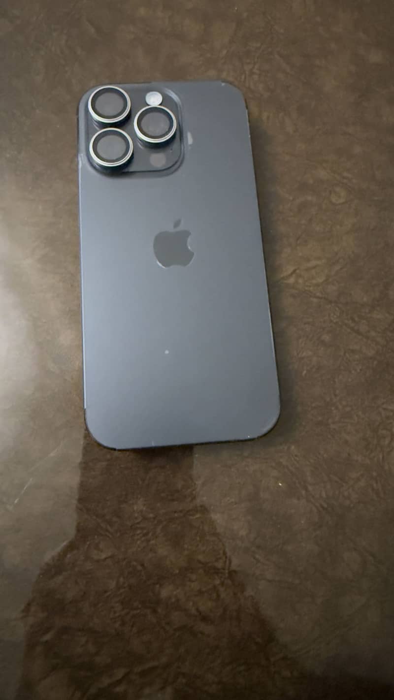 Apple iPhone 16 Pro 3